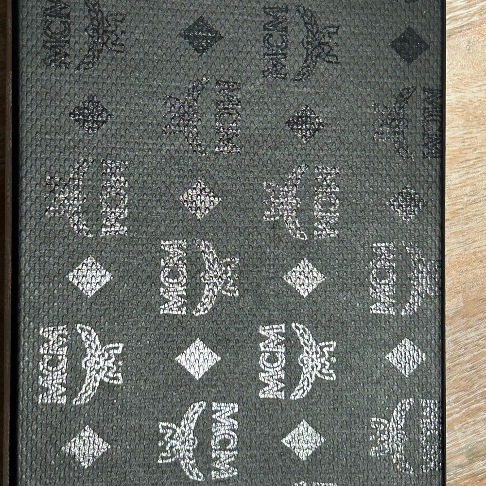 Re-Posh MCM large rabbit wallet with box - Picture 6 of 6